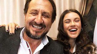 Arka Sokaklar'ın Zeliş'inden sütyensiz paylaşım! Yüsra Geyik ayna karşısında göğüs dekoltesiyle paylaştı