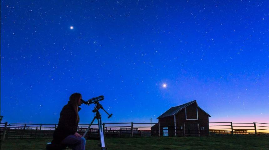 Venüs-Jüpiter kavuşumu: Güneş sisteminin en parlak gezegenleri bu gece kavuşacak