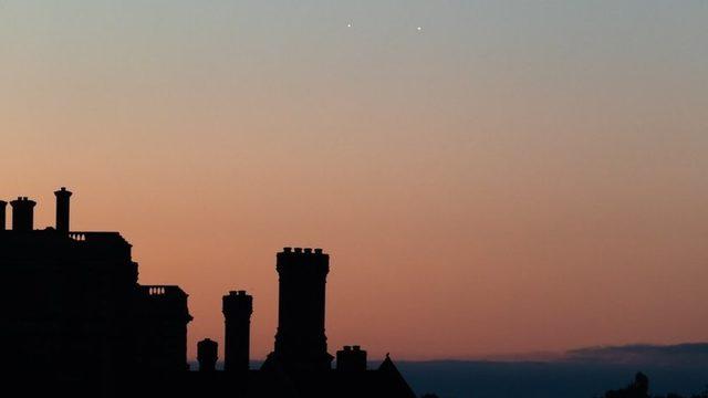 İki gezegen, Londra'nın güneyinden sabah saatlerinde böyle göründü.