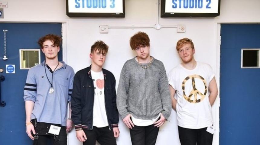 İngiliz Viola Beach grubunun üyeleri trafik kazasında öldü