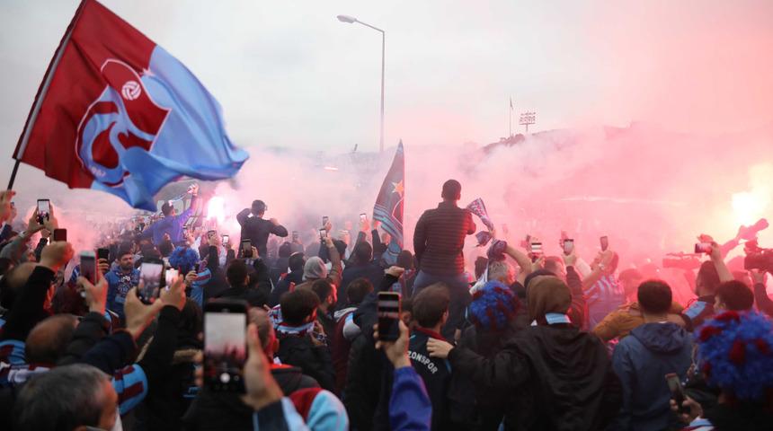 Trabzonspor-Antalyaspor maçında ilginç detay! Gözlerden kaçmadı...