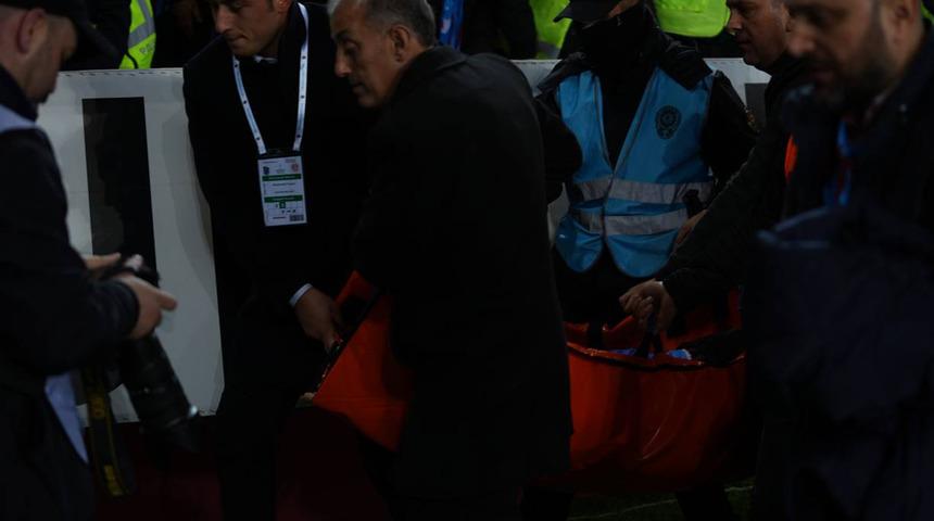 Antalyaspor ma&ccedil;ında fenalaşan bir taraftar hastaneye kaldırıldı