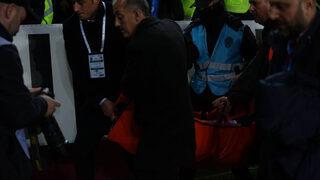 Antalyaspor maçında fenalaşan bir taraftar hastaneye kaldırıldı