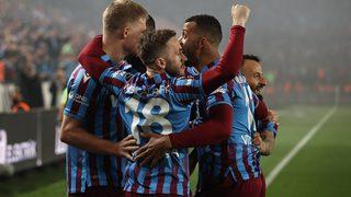 Son dakika: Trabzonspor'un şampiyonluk kutlamalarında futbolculardan Fenerbahçe'ye küfür! İsmail Köybaşı...