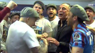 Son dakika: Abdullah Avcı'nın röportajına futbolculardan sulu baskın! Hazırlıksız yakalandım...