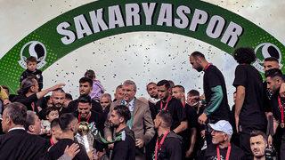 Sakaryaspor şampiyonluk kupasını aldı
