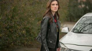 Sütyensiz tarzıyla olay olan Yüsra Geyik'ten Hadise göndermesi!