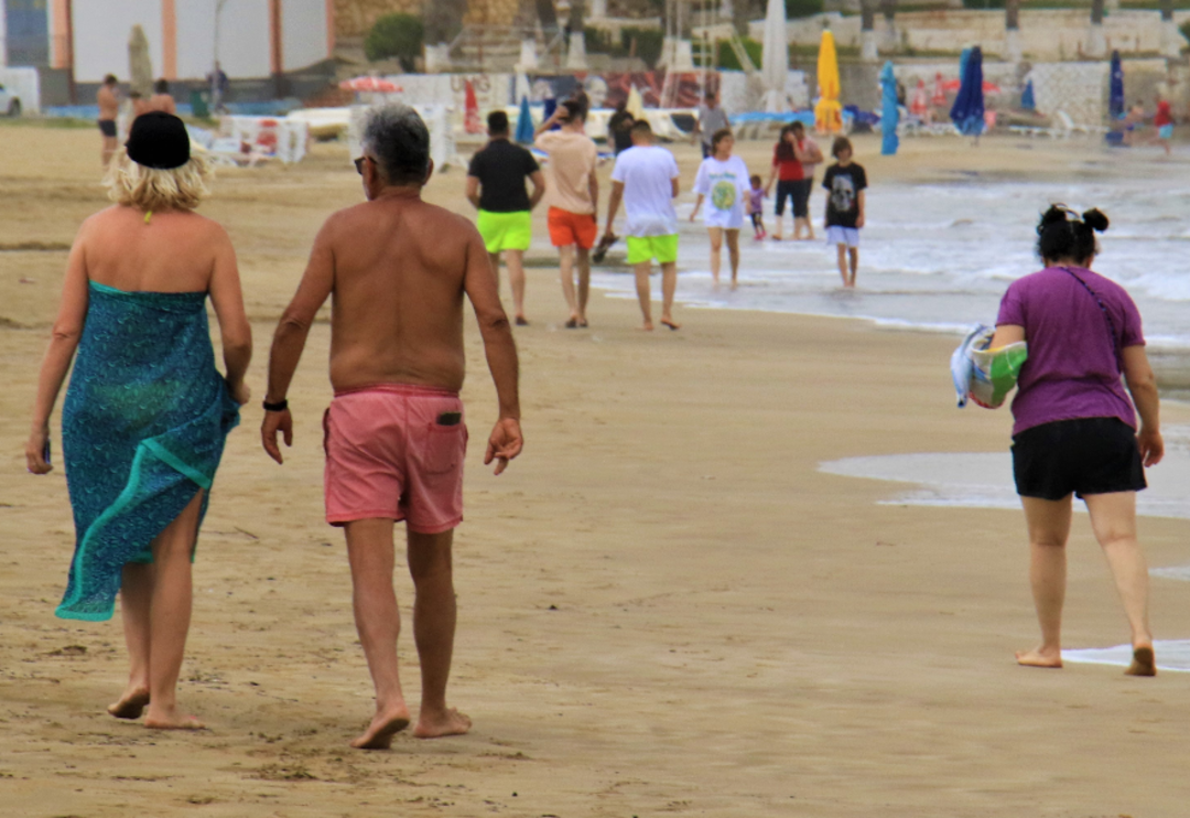 Mersin'de bayram hareketliliği! Doluluk y&uuml;zde 50'yi aştı: D&uuml;nyayı da gezdim bu kum başka yerde yok