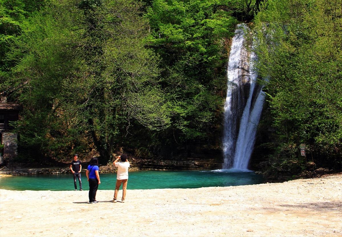 Sel felaketinin vurduğu Erfelek Tatlıca Şelaleleri yaz sezonuna hazırlanıyor