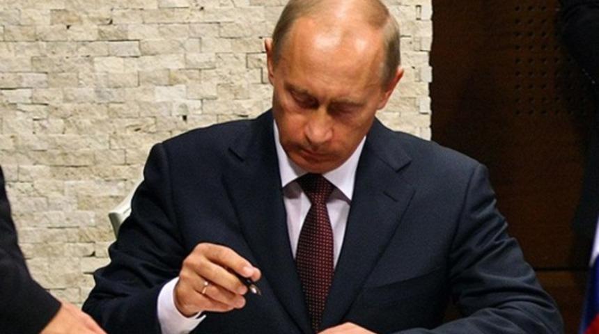 Putin imzayı attı