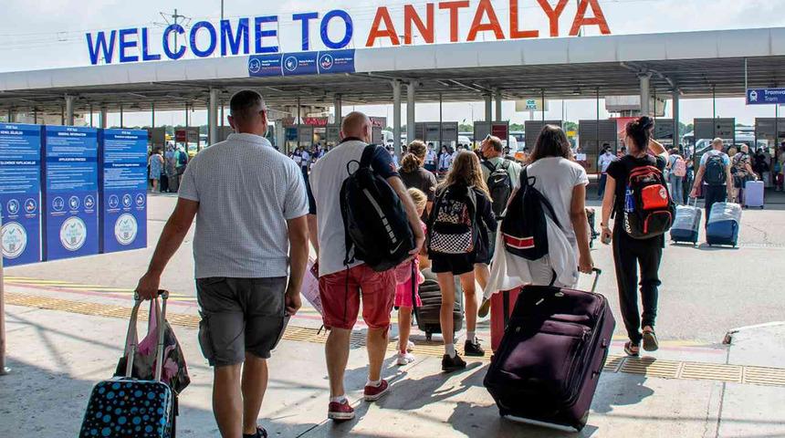 Antalya'da veriler yüz güldürdü! Turist sayısında büyük artış