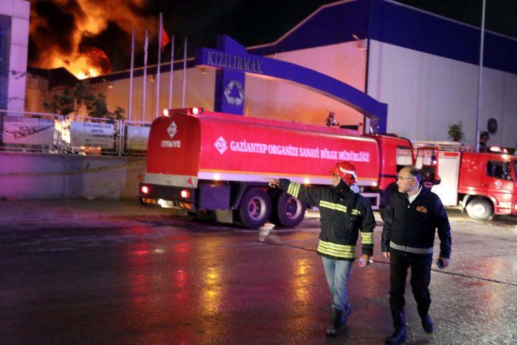 Son Dakika: Gaziantep'te fabrikada korkunç yangın! Patlama sesleri duyuldu... Çok sayıda ekip sevk edildi G5