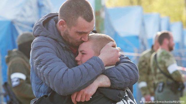 Mariupol'den tahliyelerin sürmesi bekleniyor