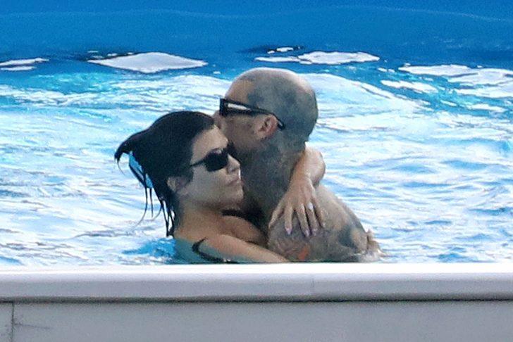 Kourtney Kardashian nişanlısı Travis Barker ile İtalya sahillerinde aşka geldi G5