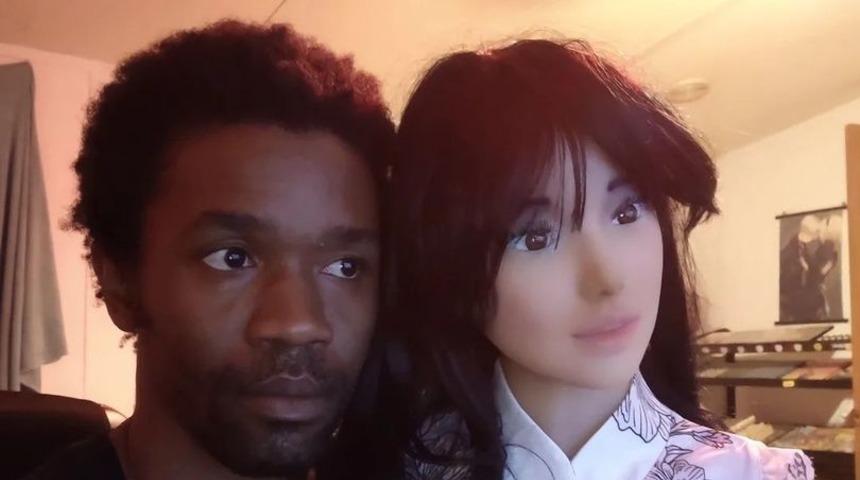 Seks bebeğiyle ilişki yaşayan adamdan şaşırtan açıklama! “Cinsel hayatımız harika”