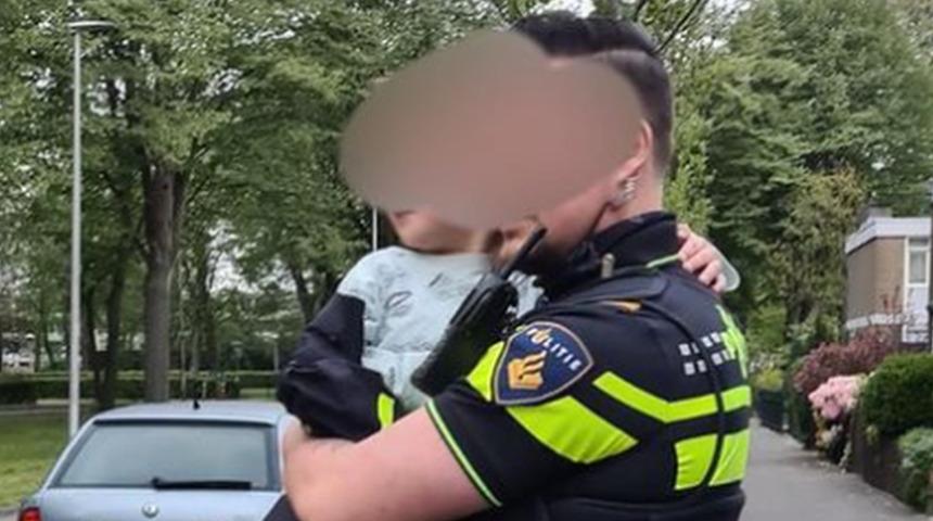 Hollanda’da 4 yaşında bir çocuk annesinin arabasıyla kaza yaptı