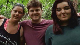 Şaka olarak başlamıştı! İlişkilerine başka bir kadını davet edince çokeşliliğe geçiş yaptılar