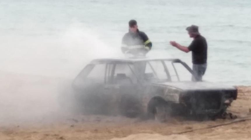 Yer: Adana! Deniz kenarına gidip otomobilini ateşe verdi, çevredekilere söylediği ise hayrete düşürdü