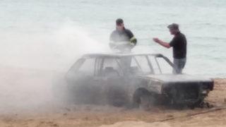 Yer: Adana! Deniz kenarına gidip otomobilini ateşe verdi, çevredekilere söylediği ise hayrete düşürdü