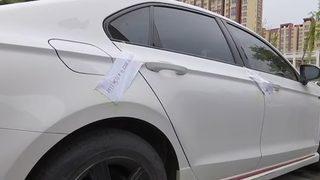 Ailesinin koronavirüs testi pozitif çıkınca arabasını karantina merkezine dönüştürdü! “Yiyecek almak için bile kapıyı açmadım”