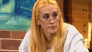 Çok Güzel Hareketler Bunlar'la tanınan Zeynep Koçak'tan direk dansı 