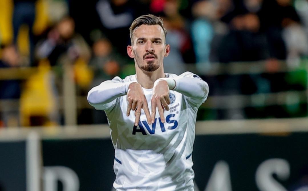 Son dakika: Fenerbah&ccedil;e ayrılığı a&ccedil;ıkladı! Mergim Berisha'nın yeni adresi Almanya oldu...