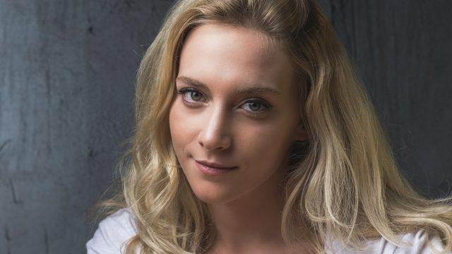 Mahkum'un Sasha'sı Hayal Köseoğlu derin göğüs dekolteli pozunu paylaştı! Bayram şu an daha da renklendi