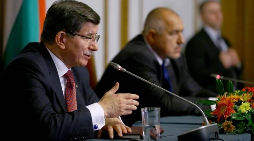 Davutoğlu'ndan Bulgar gazeteciye ders gibi yanıt