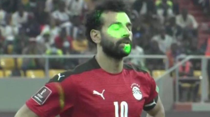 Mohamed Salah'ın penaltı kaçırmasına neden olan lazer skandalına sadece 1 maç ceza verildi!