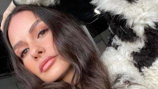 Yasemin Özilhan sırt dekolteki poz verdi! Zayıf fiziğiyle dikkat çekti: Biraz kilo al