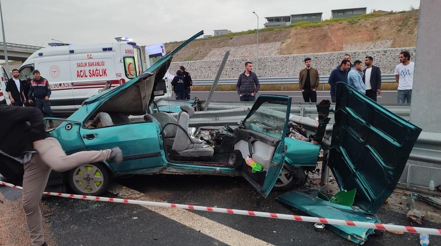 İzmir'de feci kaza! Bariyere ok gibi saplandı