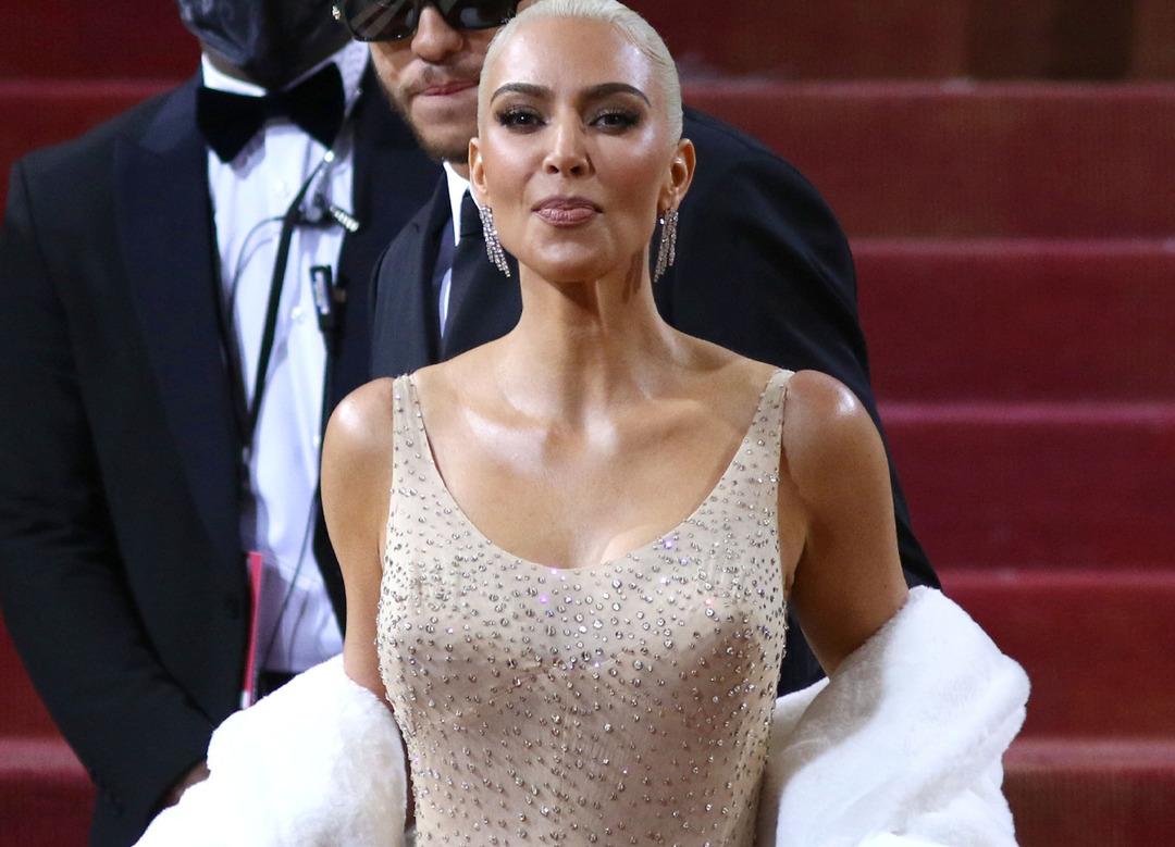 Kim Kardashian Met Gala'ya Marilyn Monroe'nun ikonik elbisesiyle katıldı