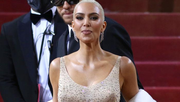 Kim Kardashian Met Gala'ya Marilyn Monroe'nun ikonik elbisesiyle katıldı