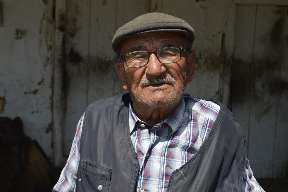 Asırlık "Tıpır Dede" ile "Baliş Kızı"nın birbirlerine olan sevgisi ilk g&uuml;nk&uuml; gibi