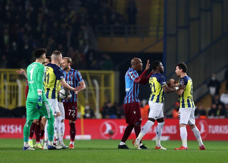 Son dakika: Fenerbahçe'den Trabzonspor maçındaki pankart için suç duyurusu!