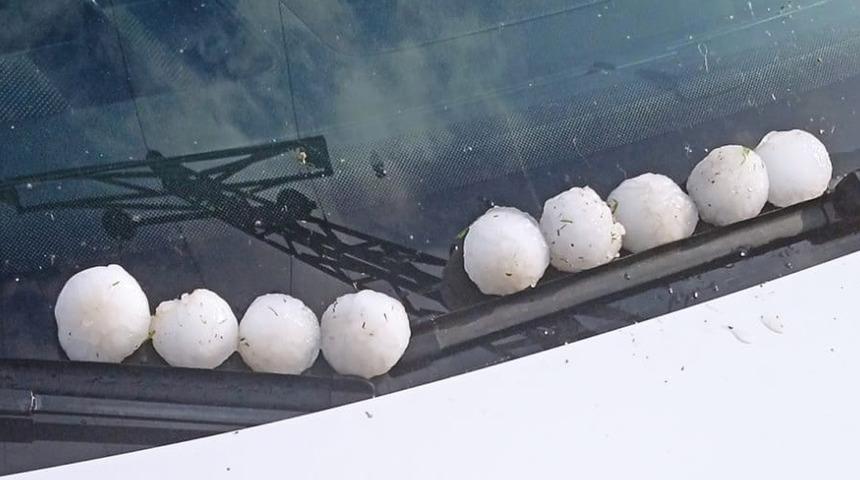 Ceviz büyüklüğünde dolu şaşkına çevirdi! Bir anda başladı