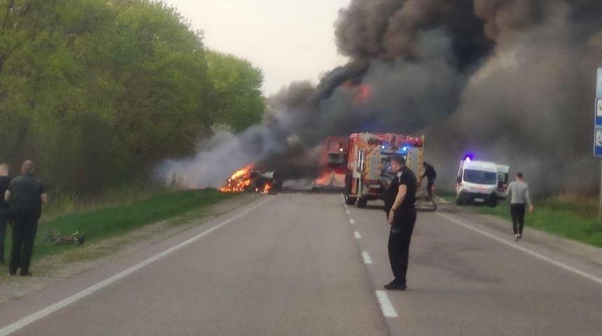 Ukrayna'da katliam gibi trafik kazası! Çok sayıda ölü ve yaralı var