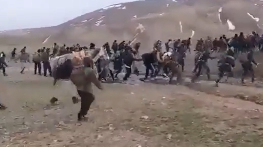 Göçmenlerin görüntüleri sosyal medyada olay olmuştu! Van Valiliği'nden açıklama