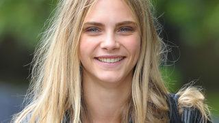 Cara Delevingne ilginç göğüs dekoltesiyle Met Gala'ya damga vurdu