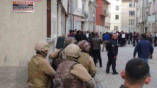 Konya'da dünür kavgası mahalleyi savaş alanına çevirdi! Özel harekat ve çevik kuvvet müdahale etti