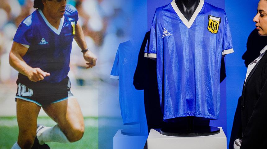 Maradona'nın 'Tanrı'nın eli' golünü attığı forma satıldı! Dudak uçuklatan rakam, tam...