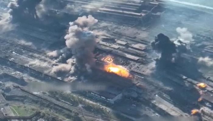 Rus ordusu Azovstal fabrikasını böyle vurdu! Saldırı anları paylaşıldı
