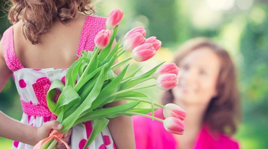 ANNELER GÜNÜNÜN MUCİDİ ORTAYA ÇIKTI! Anneler Günü mayıs ayında kaçında? Anneler Günü bu pazar mı? Anneler Günü ne zaman kutlanır? 