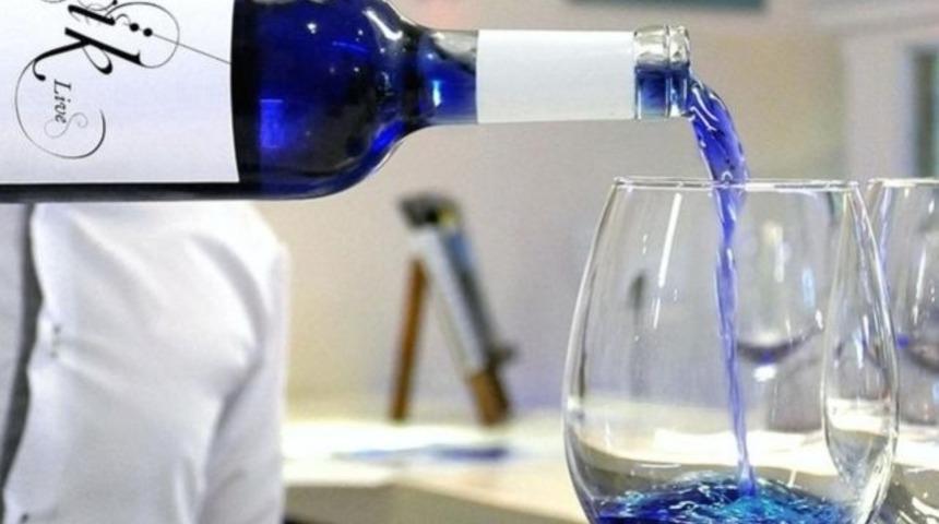 Dünyanın ilk mavi şarabı