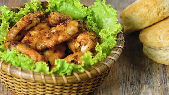 Artık mangalda yapmayacaksınız: Soslu tavuk kanat tarifi!