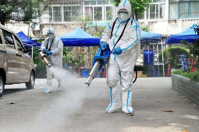 Şanghay'daki binlerce yerleşim dezenfekte ediliyor.