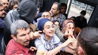 Son dakika: HDP binası önünde gerginlik! Arbede yaşandı... Gözaltılar var