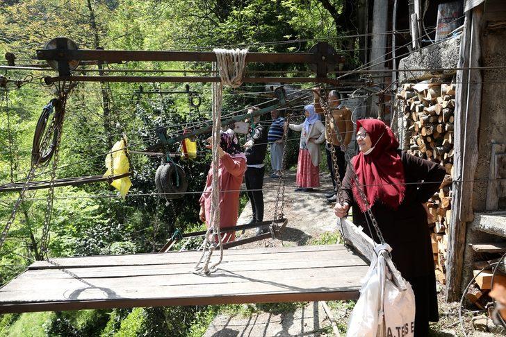 Ev ve arazilerine ilkel teleferikle ulaşıyorlar G1