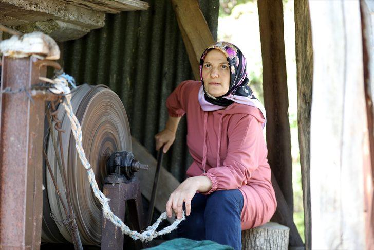 Ev ve arazilerine ilkel teleferikle ulaşıyorlar G3