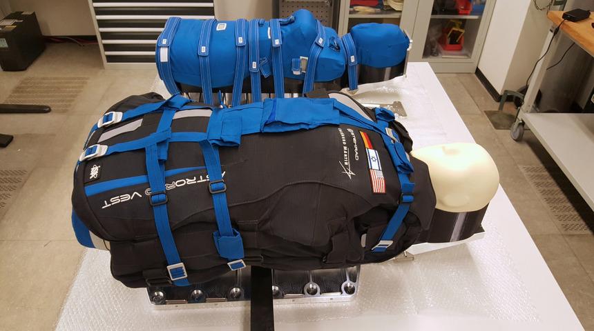 NASA, Helga ile Zohar'ı Ay’a gönderiyor! Biri yelek giyecek, diğeri giymeyecek